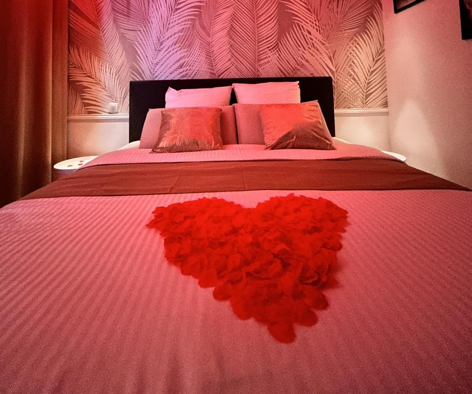 Suite Cosy Jacuzzi Troyes - Secrets D'Ana מראה חיצוני תמונה