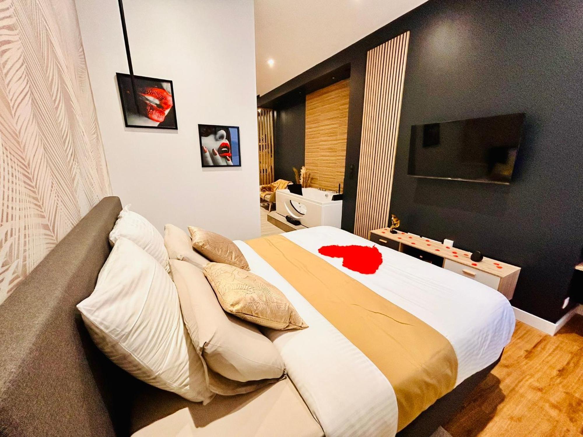 Suite Cosy Jacuzzi Troyes - Secrets D'Ana מראה חיצוני תמונה