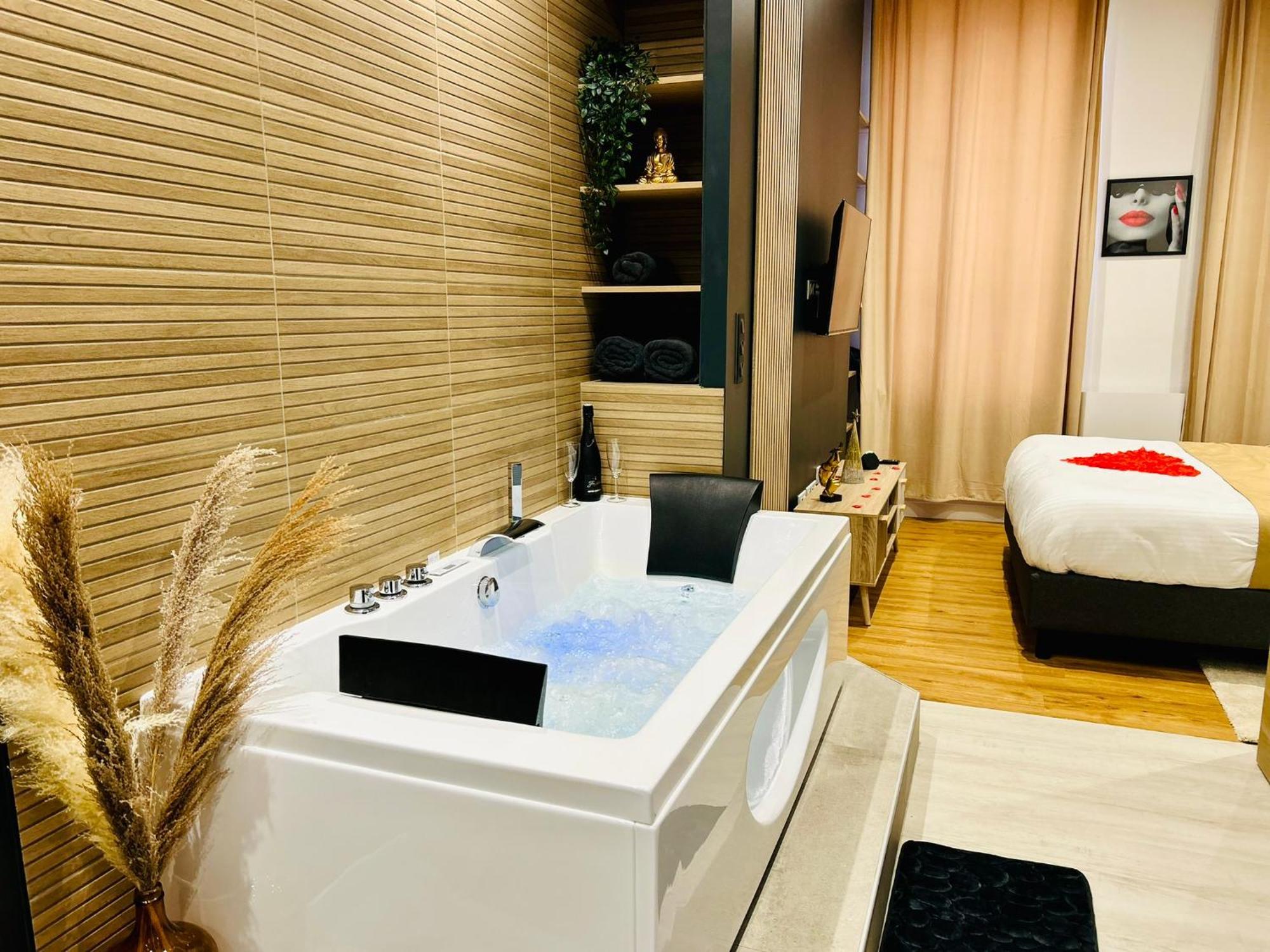 Suite Cosy Jacuzzi Troyes - Secrets D'Ana מראה חיצוני תמונה