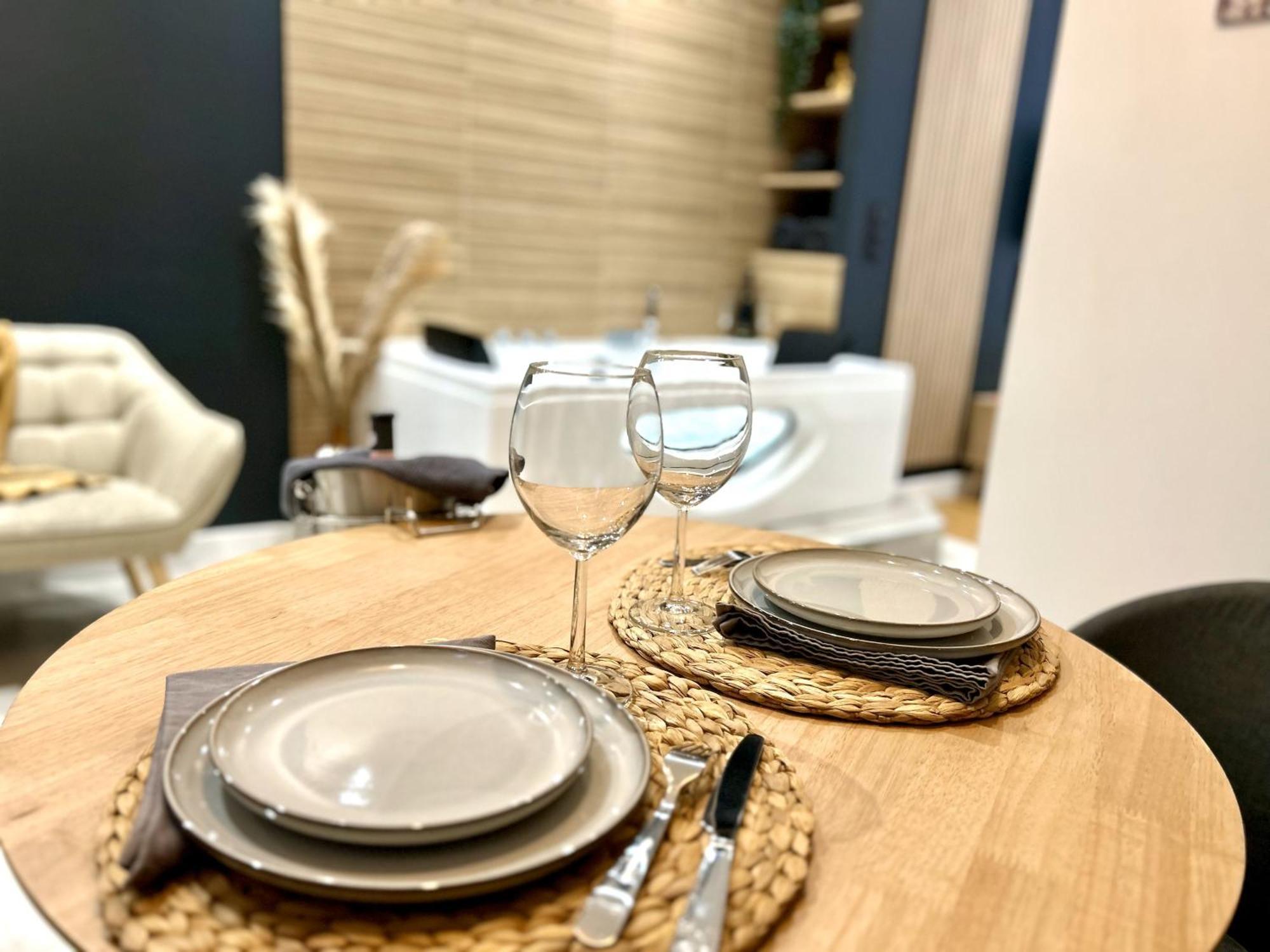Suite Cosy Jacuzzi Troyes - Secrets D'Ana מראה חיצוני תמונה